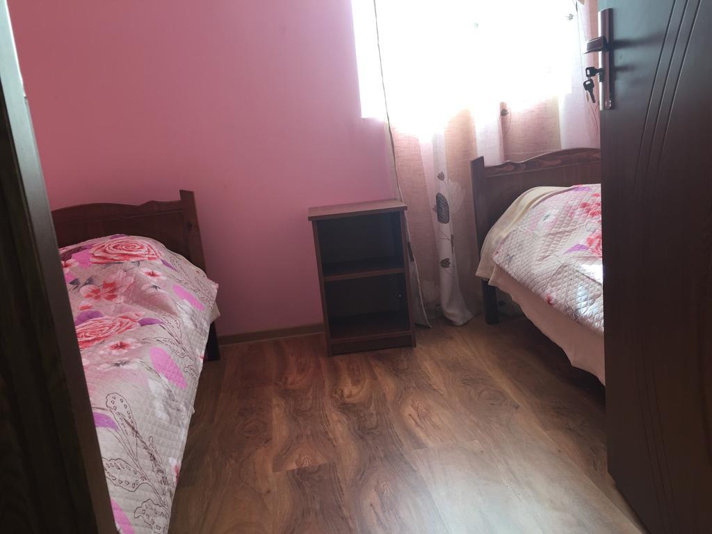 Guesthouse Robinzon Lalkhori エクステリア 写真