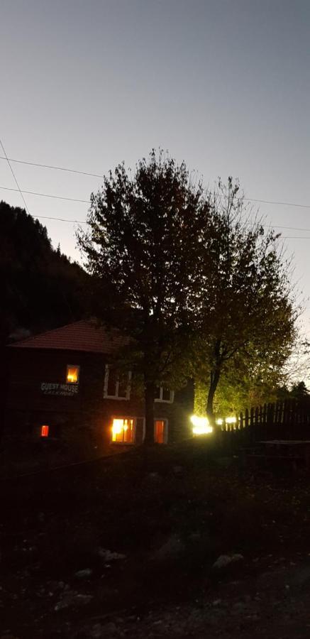 Guesthouse Robinzon Lalkhori エクステリア 写真